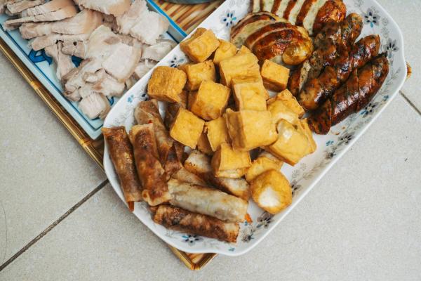 Hidegtálak és sültestálak – amikor a vendéglátásnak gördülékenynek kell lennie